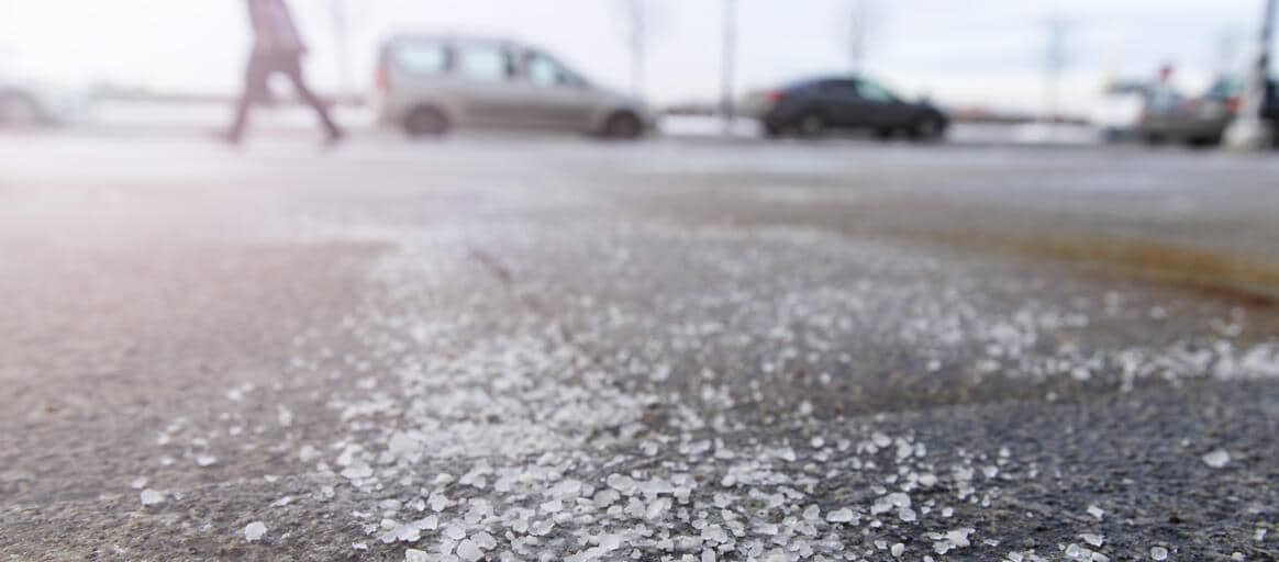 5 gritting tips from the expert. How to efficiently use road salt? 3 5 gritting tips from the expert. How to efficiently use road salt?